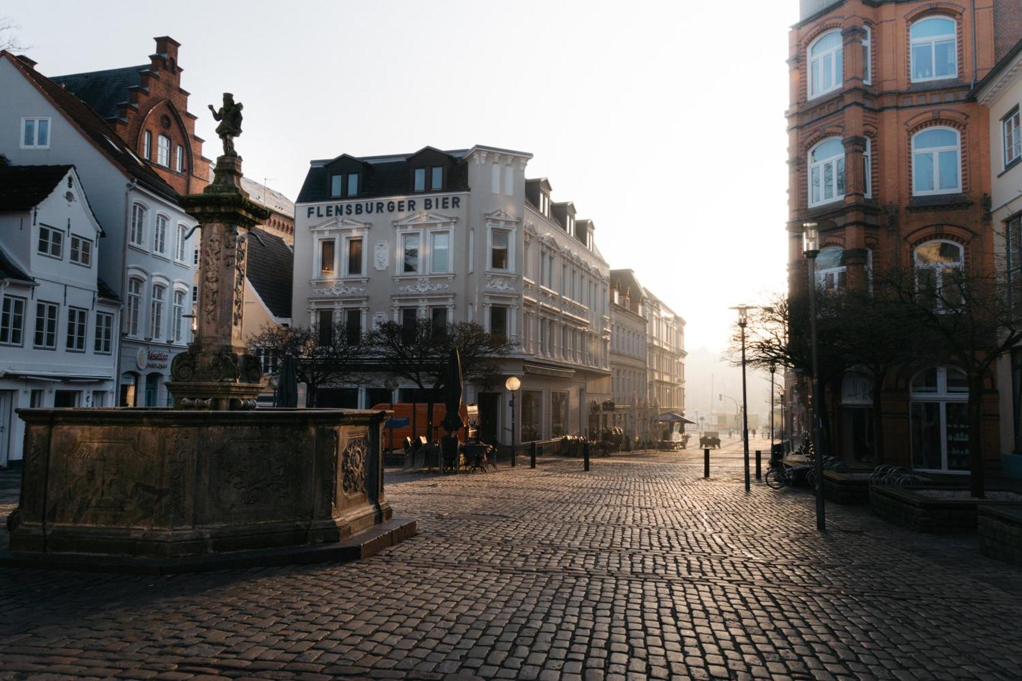 Grosses Apartment Mit 2 Balkonen Zentral Am Nordertor フレンスブルク エクステリア 写真